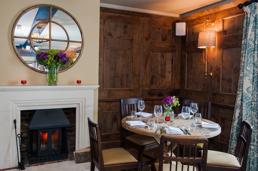 The White Hart, Overton Kültér fotó